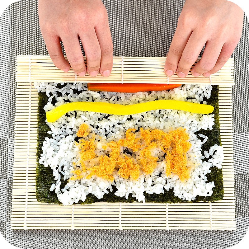 Dụng cụ cuộn sushi bằng gỗ/ mành cuộn sushi bằng tre/ mành tre cuộn cơm kimbap sushi hàn quốc/ mành tre cuộn cơm rong biển kimbap cuốn sushi/ màn tre cuộn cơm hàn quốc/ mành cuốn kimbap