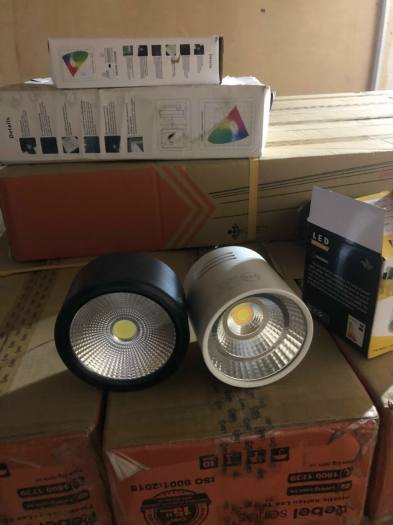 ĐÈN LED RỌI RAY CAO CẤP VỎ TRẮNG, ÁNH SÁNG TRUNG TÍNH, VHQ, CÔNG SUẤT 30W, ĐIỆN ÁP 90-220V, QUANG THÔNG 2000/3000, TẦN SUẤT 50HZ, SIÊU SÁNG, SIÊU BỀN, SIÊU TIẾT KIỆM ĐIỆN, SANG  TRỌNG, DÙNG NHÀ Ở, CỬA HÀNG, SHOP THỜI TRANG, NHÀ HÀNG, KHÁCH SẠN, SẢNH