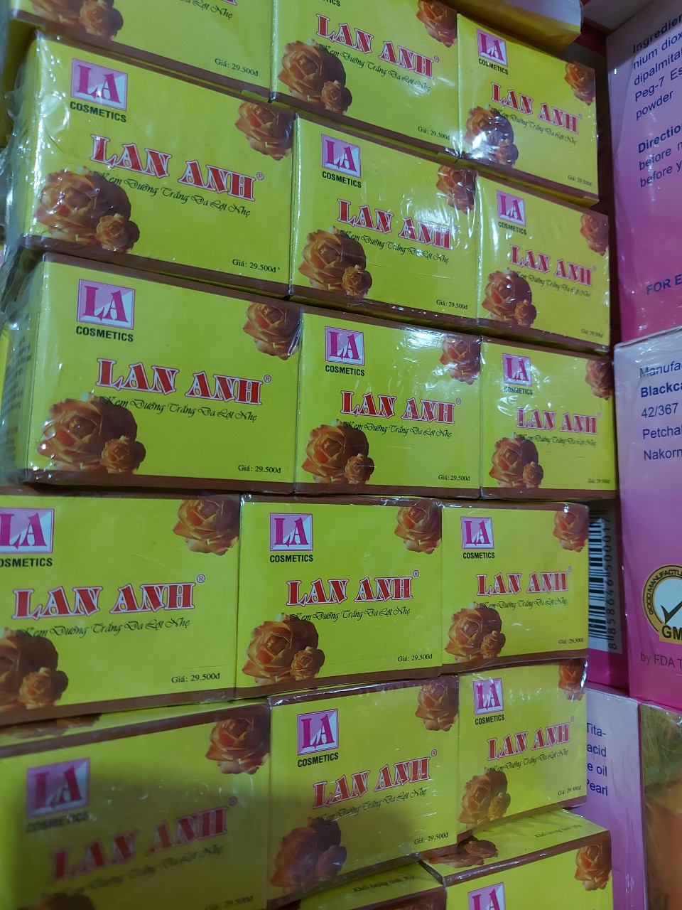 Kem lột nhẹ lan anh