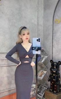 ĐẦM BODY TAY DÀI HỞ EO, XOẮN NGỰC, CHẤT THUN GÂN DÀY DẶN MỀM MẠI CO GIÃN, KIỂU DÁNG TRẺ TRUNG QUYẾN RŨ - HMT