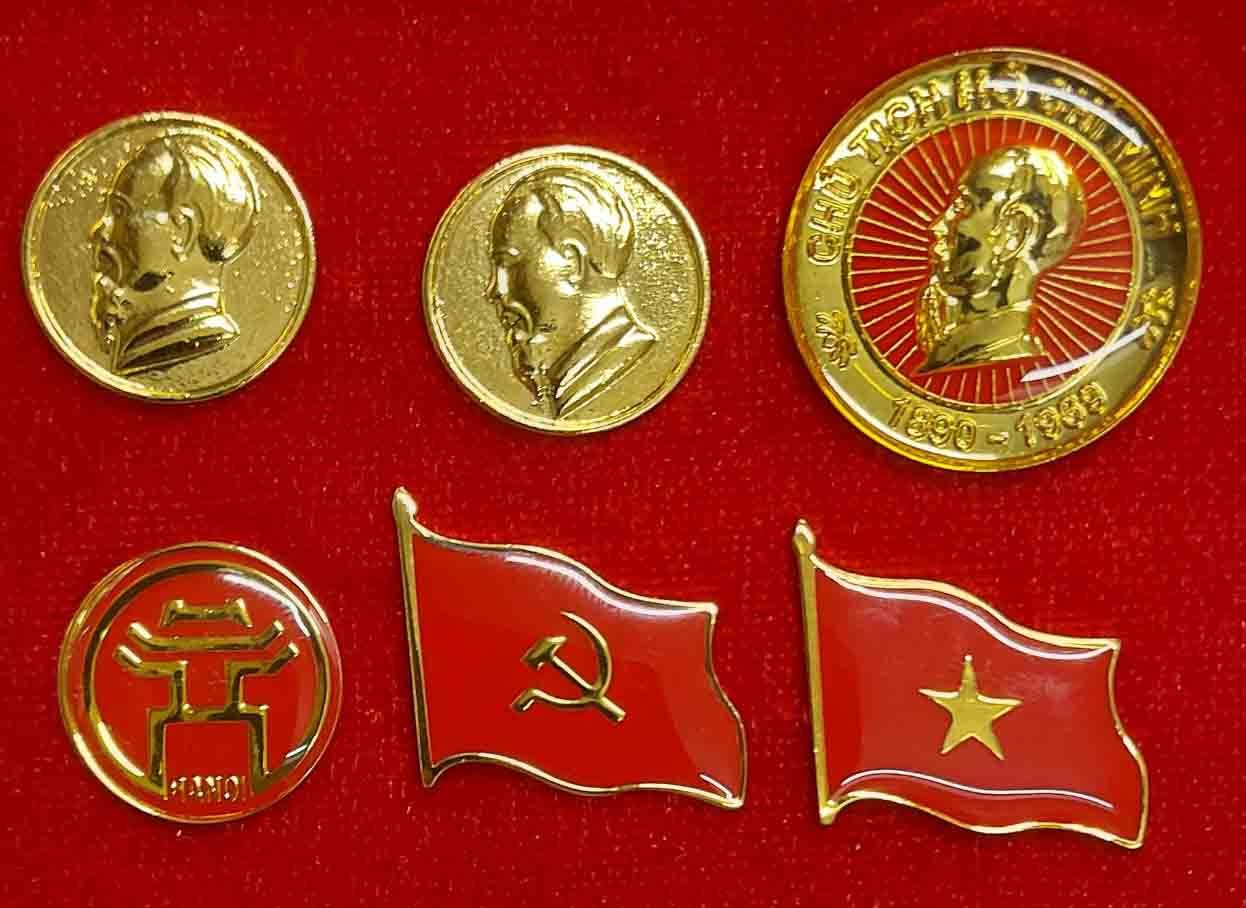 Huy hiệu bác hồ mạ vàng 18k 100%