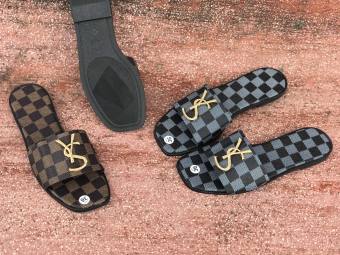 Dép nữ quai ngang kẻ ô da nhám Y SS đế bệt