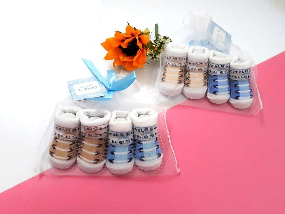 Túi quà tặng 2 đôi vớ sơ sinh/ Tất sơ sinh Carter Cho bé 0-6 Tháng tuổi