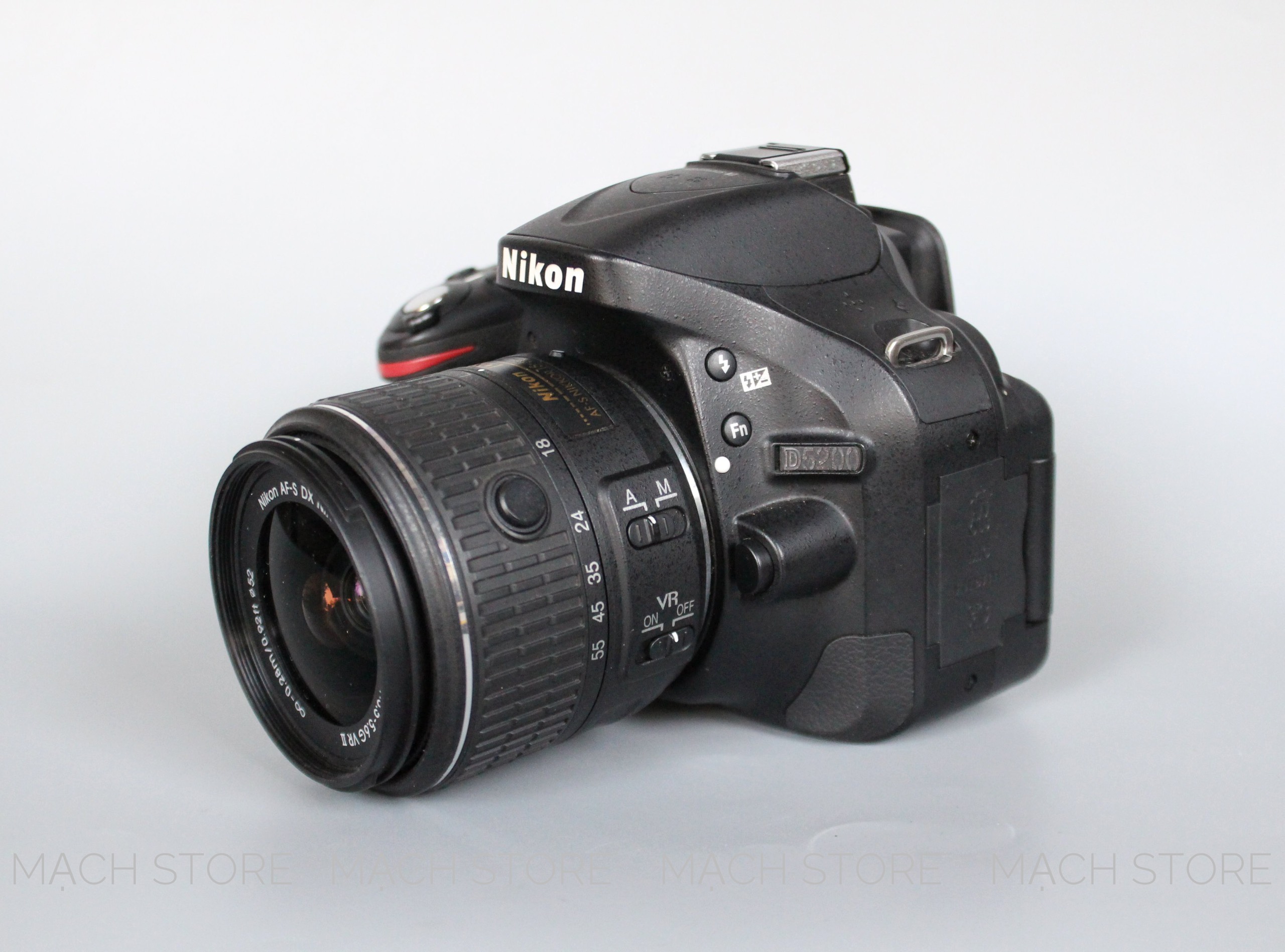 Nikon d5200 + lens kit 18-55mm f3.5-5.6g vr ii