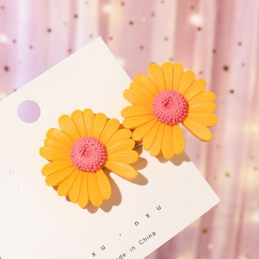 KOREMI Kẹp Tóc Hoa Cúc Style Korea 2 Hoa Màu Ngẫu Nhiên