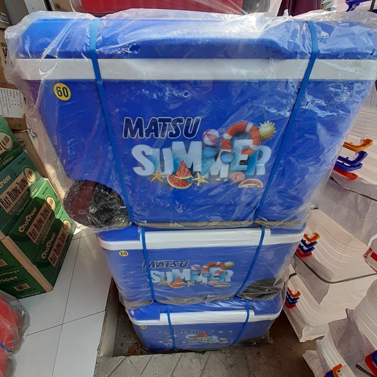 Sale mạnh thùng đá 60 lít có bánh xe và vòi nước