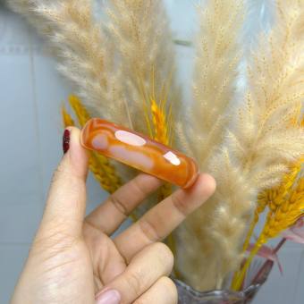 CHIẾC VÒNG  TAY MÃ NÃO ĐẸP SUẤT SẮC BÓNG LÊN NƯỚC