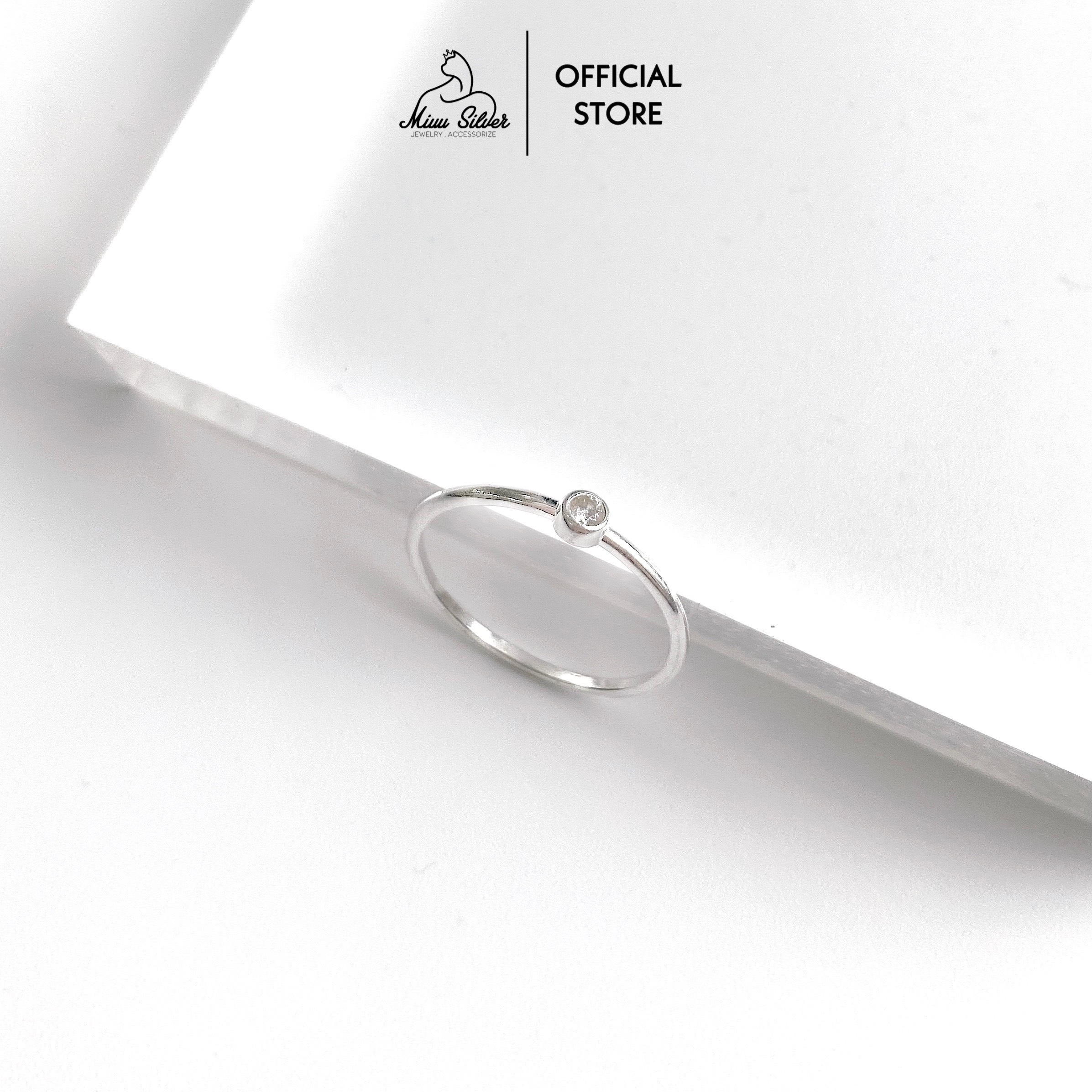 Nhẫn bạc nữ trơn đính đá Miuu Silver Tiny Ring