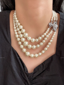 Vivienne Westwood Ba ngọc trai nam châm hút Clasp Saturn Vòng cổ công việc nặng Gradient Vòng cổ ngọc trai