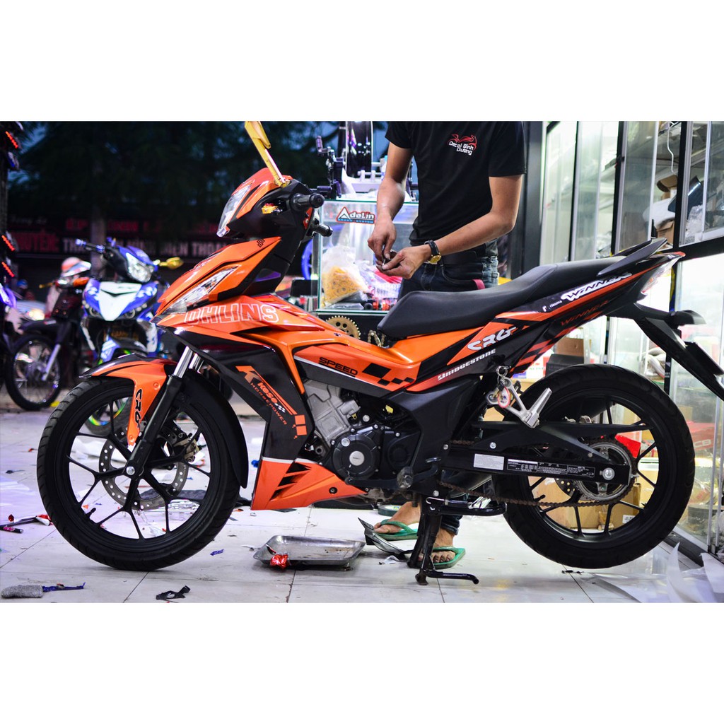 Tem trùm winner 150 cam đen ohlins