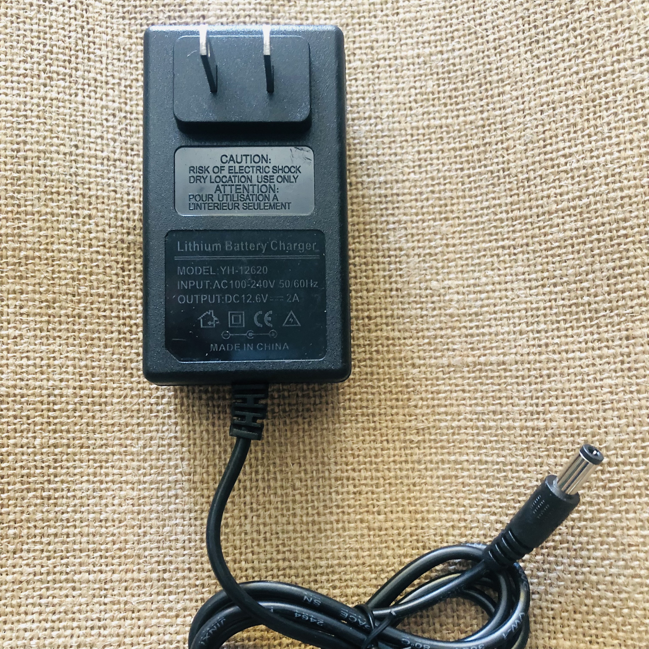 [NPS] 1 Sạc pin 3S sạc pin LI-ON 12V 2A tự ngắt khi sạc đầy (giao màu tem ngẫu nhiên)