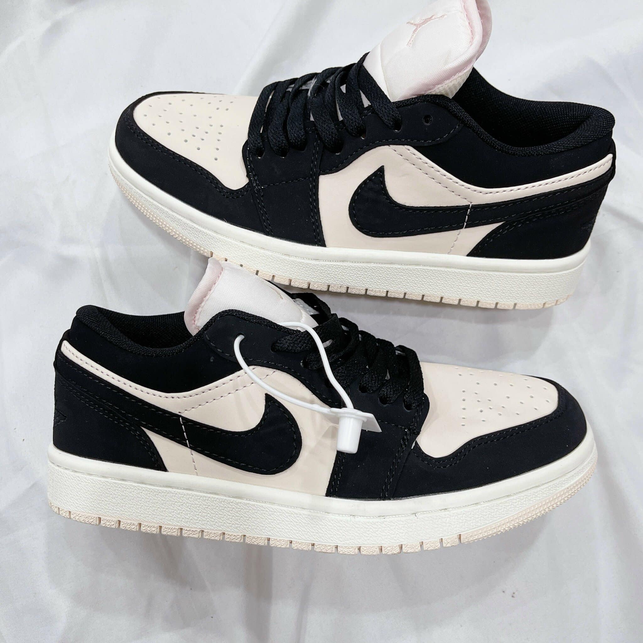 (ảnh thật+video)Giày 𝐉𝐨𝐫𝐝𝐚𝐧 1 hồng đen nữ, Giày thể thao JD 1 cổ thấp Black Guava Ice hồng đen bản đẹp kèm dây full box bill