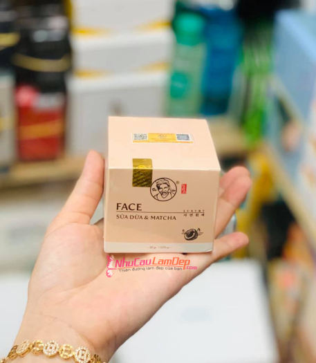 KEM FACE LUXURY SỮA DỪA & MATCHA - BÀ LÃO 20G Kem Face LUXURY Sữa Dừa & Matcha Bà Lão có tác dụng dưỡng ẩm cho làn da mới tái tạo, dưỡng trắng da từ sâu bên trong, giúp bạn có một làn da căng bóng săn chắc mịn màng