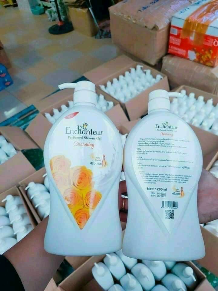 Chai 1200ml sữa tắm enchanteur hương nước hoa , dưỡng sáng mịn da , thơm ngát hương hoa - -giá tốt-