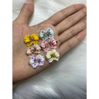 2Hoa cúc gân ôm đá khối