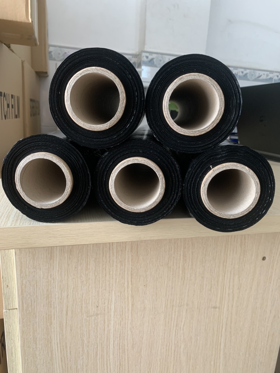 Màng quấn pe đen 50cm 2,5kg lõi 300g phi nhỏ