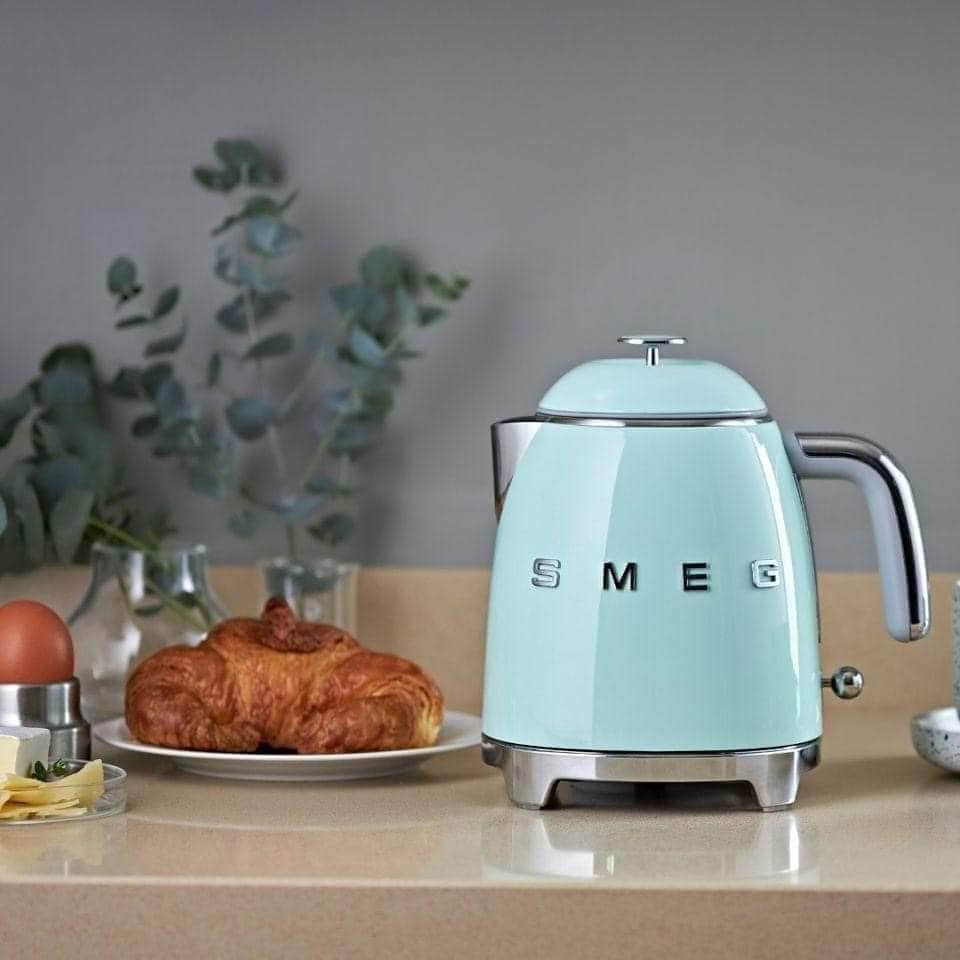 Ấm siêu tốc SMEG KLF05 mini 0,8 lit