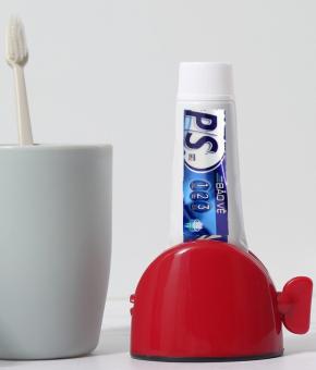 Dụng cụ nặn kem đánh răng