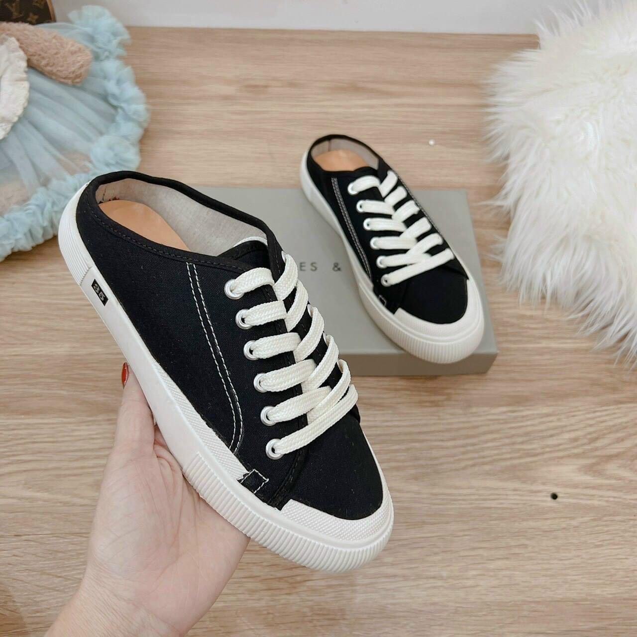 Giày vải nữ cổ thấp chữ DO
