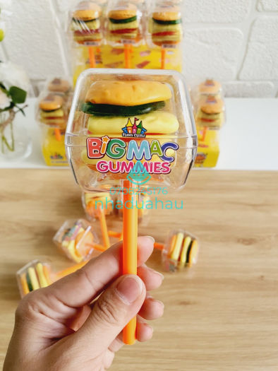 Một cây kẹo dẻo Burger que khổng lồ hiệu BigMac Hongkong que bọc hộp nhựa cứng cáp xịn xò 60g