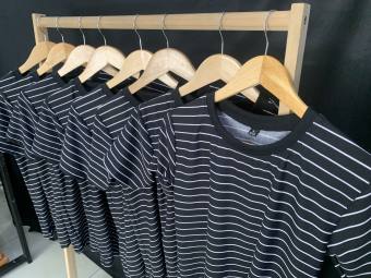 Áo Thun Sọc Đen Trắng Andromeda Vải Mềm Mịn Form Vừa Cho Cả Nam Và Nữ