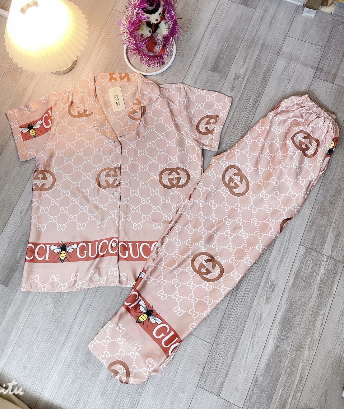 Bộ đồ ngủ, mặc nhà chất lụa satin ngắn tay quần dài lv gucci