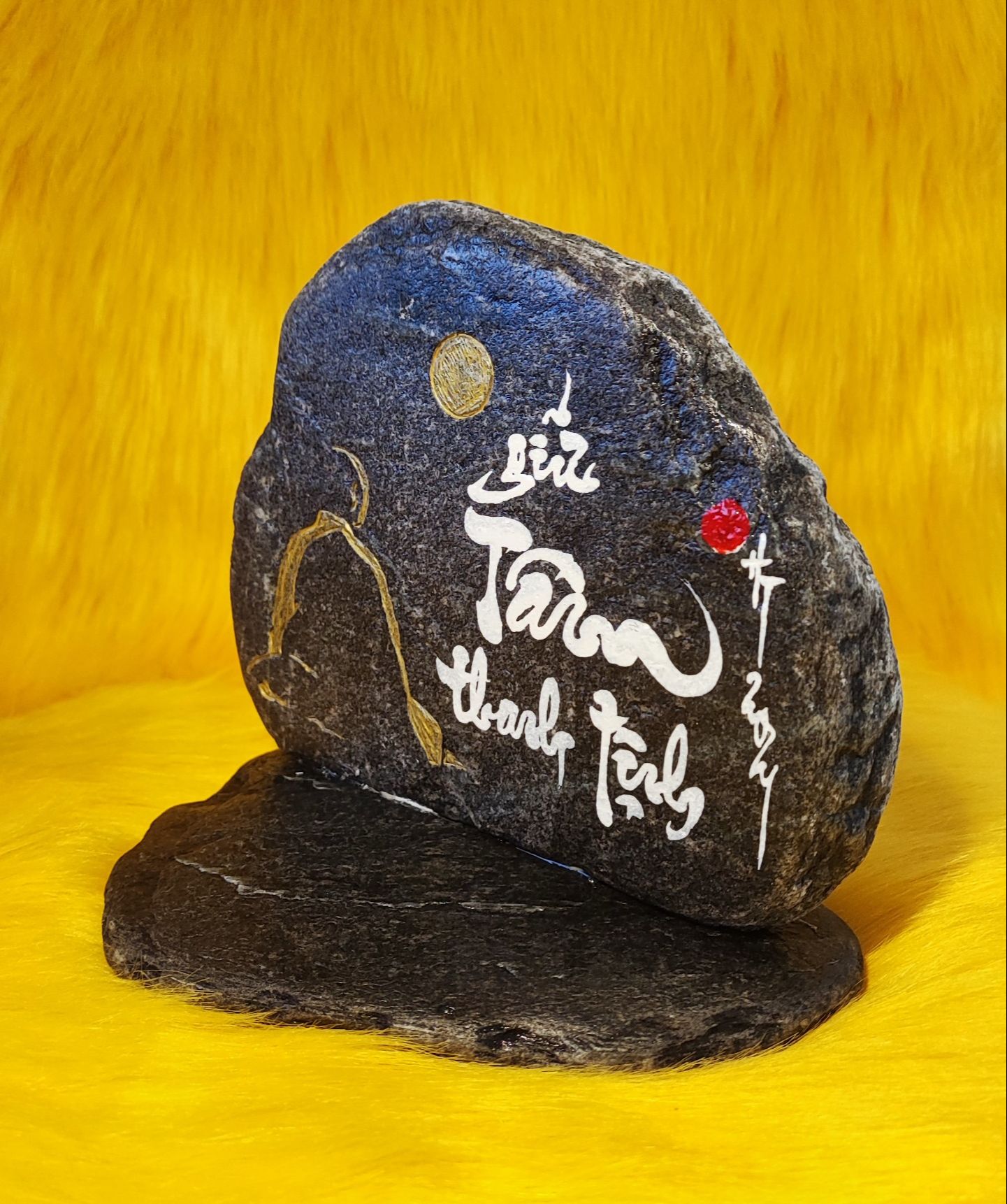 Thư pháp trên đá chữ Tâm Kích thước: 18x12x16cm