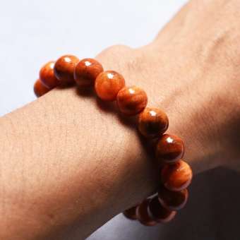 Vòng tay gỗ huyết long vân đẹp đẳng cấp