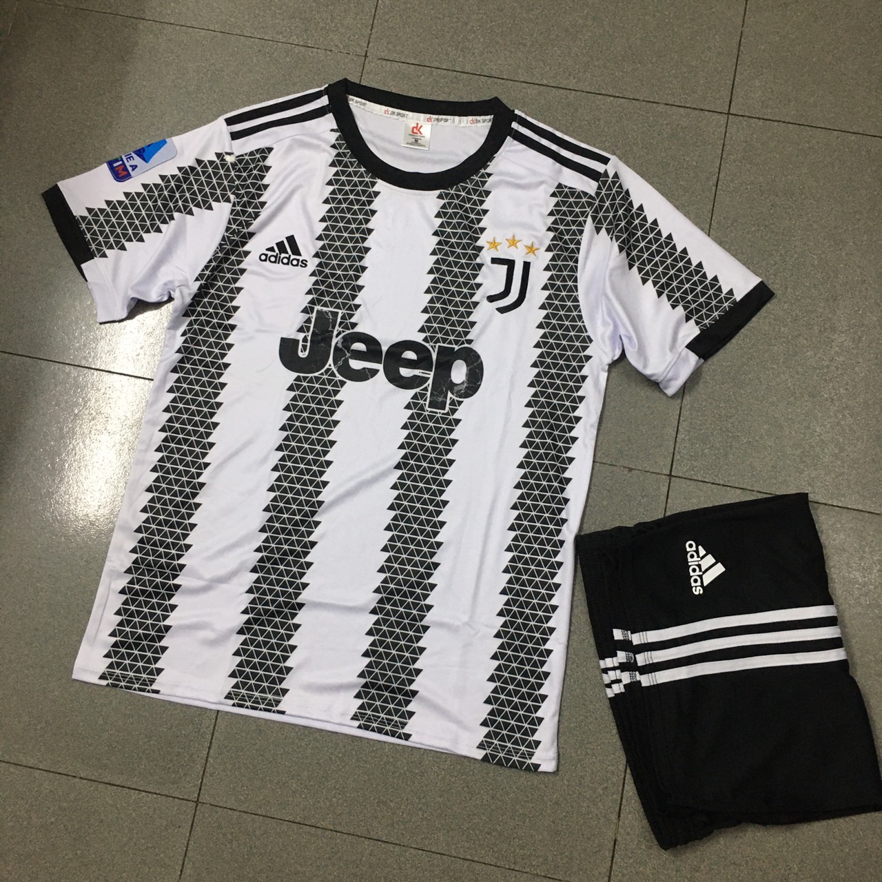 (Mới 2023)Bộ quần áo đá banh CLB Juventus Sọc Trắng Đen 2023 FLG