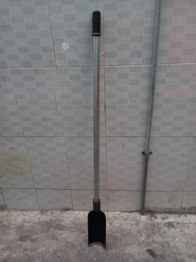 Thuổng đào đất đánh cây cán bằng thép