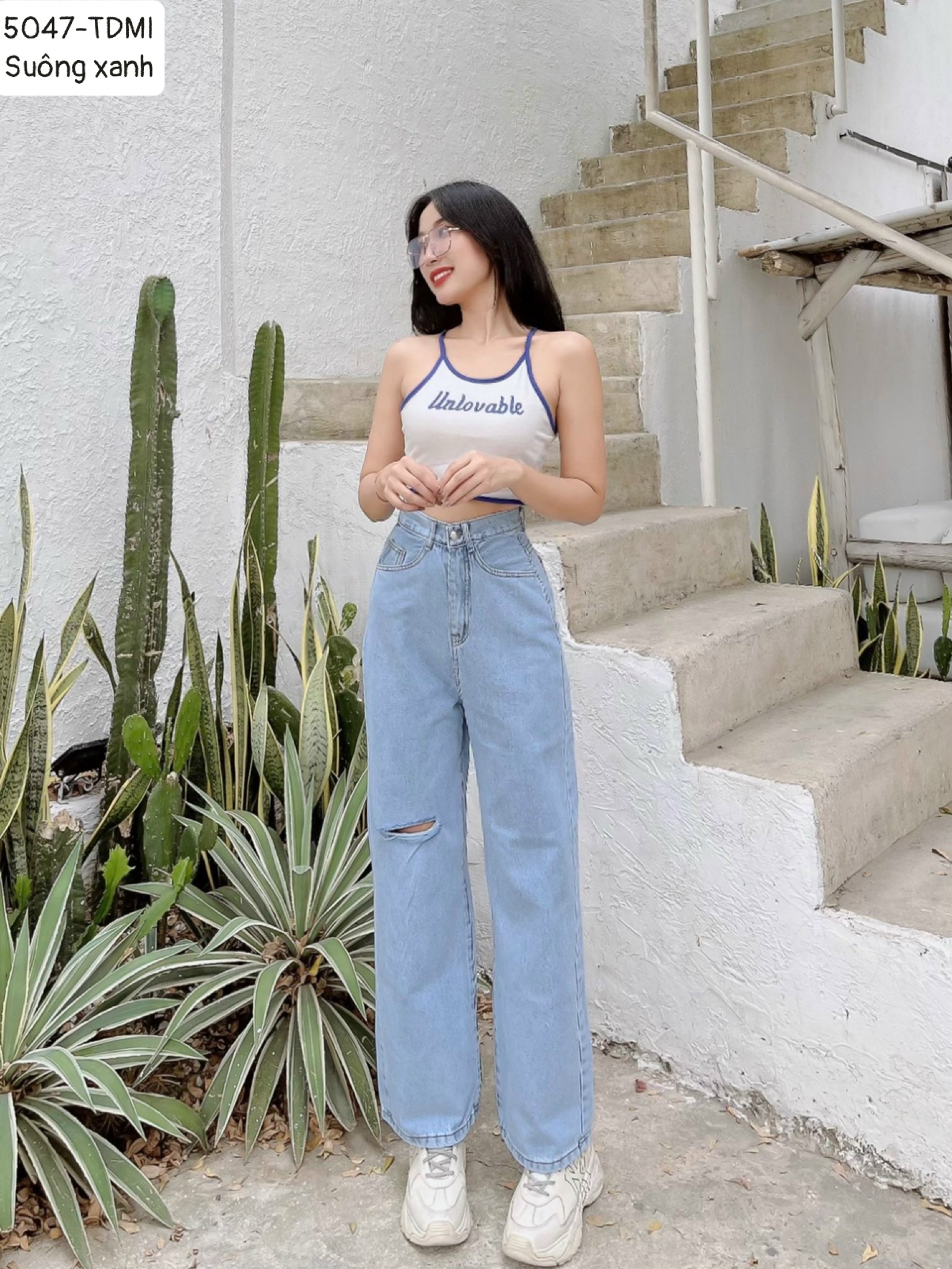 Quần jeans ống suông màu xanh rách gối một bên m5047 từ maianh18 shop