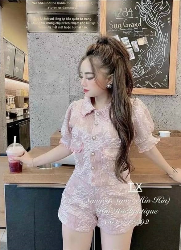 [Mẫu Mới]Set nữ cổ vest kiểu dáng phối nút sang trọng tinh tế chất liệu gấm tapta thời trang HARI