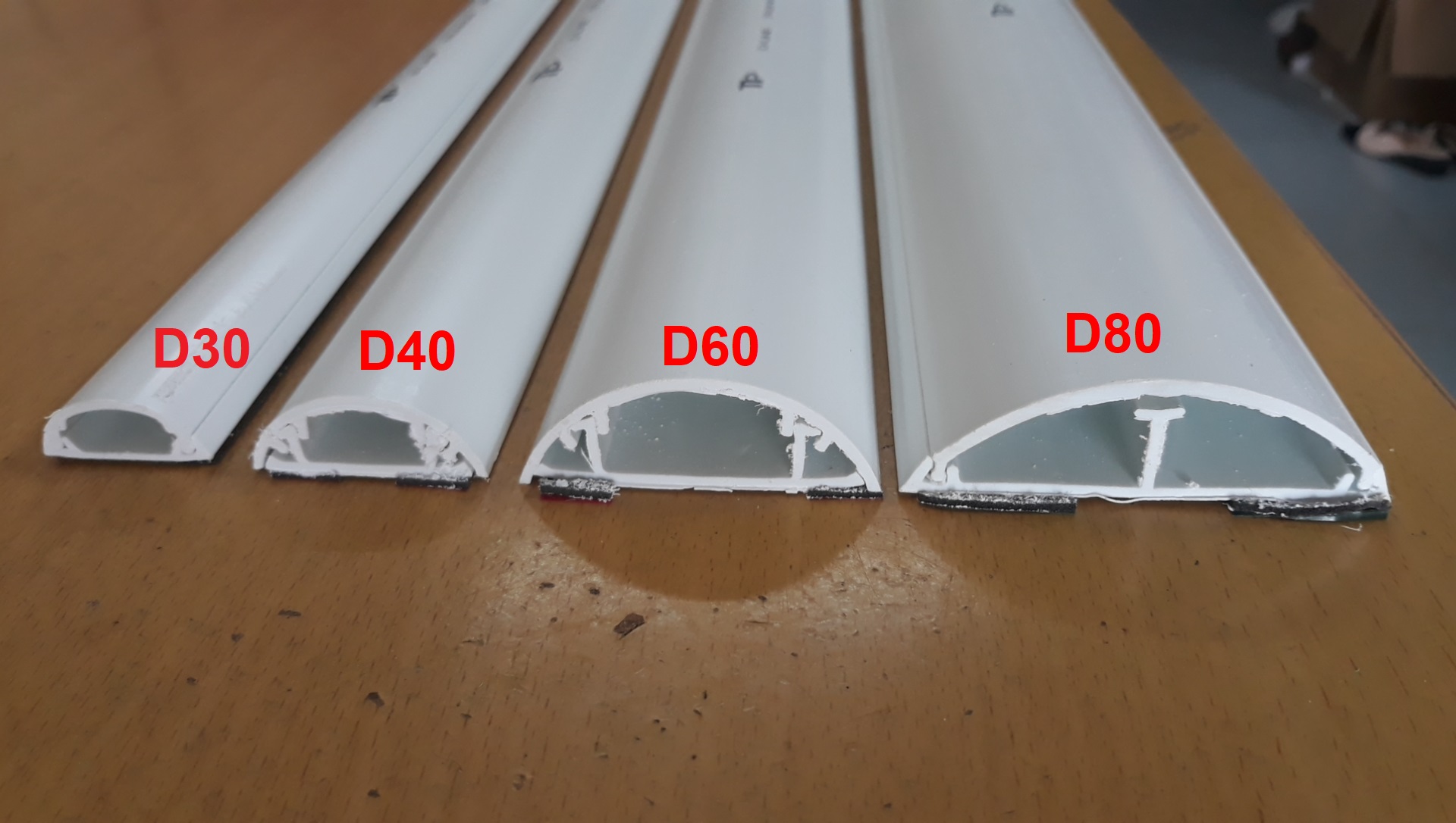 Ghen bán nguyệt, nẹp sàn bán nguyệt luồn dây điện d30 d40 d60 d80 nhựa pvc màu trắng, dài 1.2m