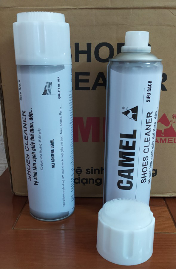 Bình vệ sinh giày Camel dùng tích 650ml kèm bàn trải