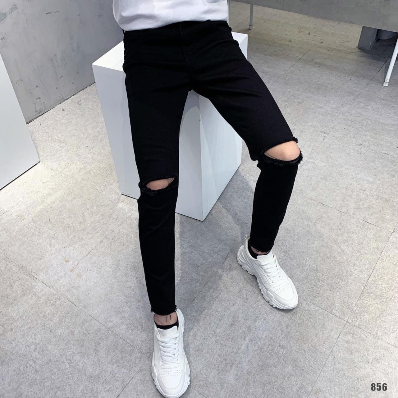 Quần jeans nam dài màu đen rách gối đơn giản mẫu bán chạy năm nay thời