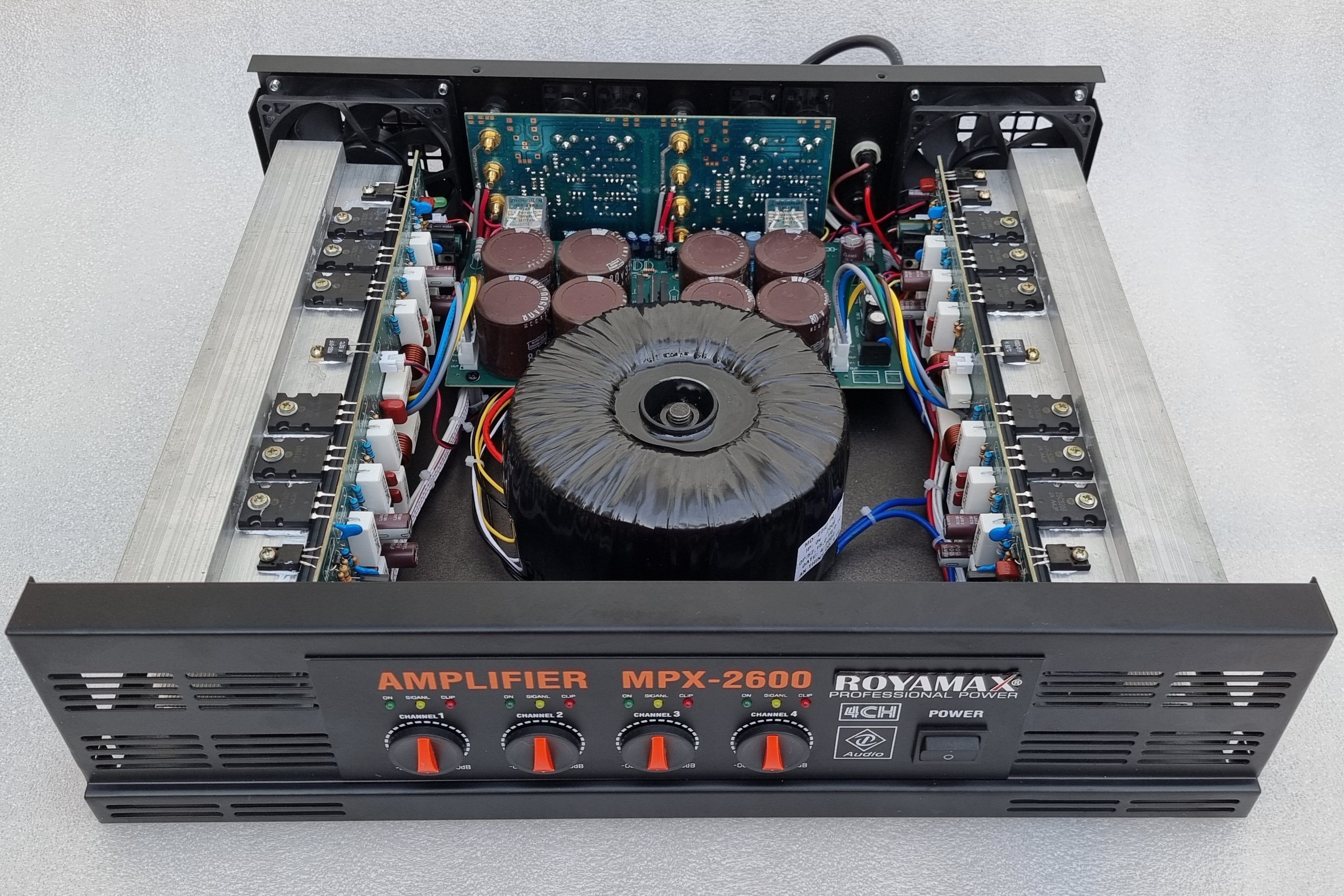 Cục đẩy 4 kênh mpx-2600 royamax