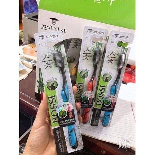 [HCM] BÀN CHẢI ĐÁNH RĂNG THAN TRE HOẠT TÍNH HÀN QUỐC BOSSI NO921 ( GIAO MÀU NGẪU NHIÊN)