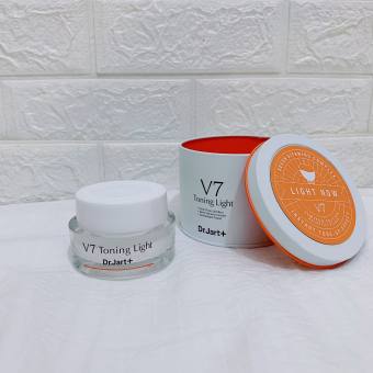 KEM DƯỠNG TRẮNG DA V7 TONING LIGHT