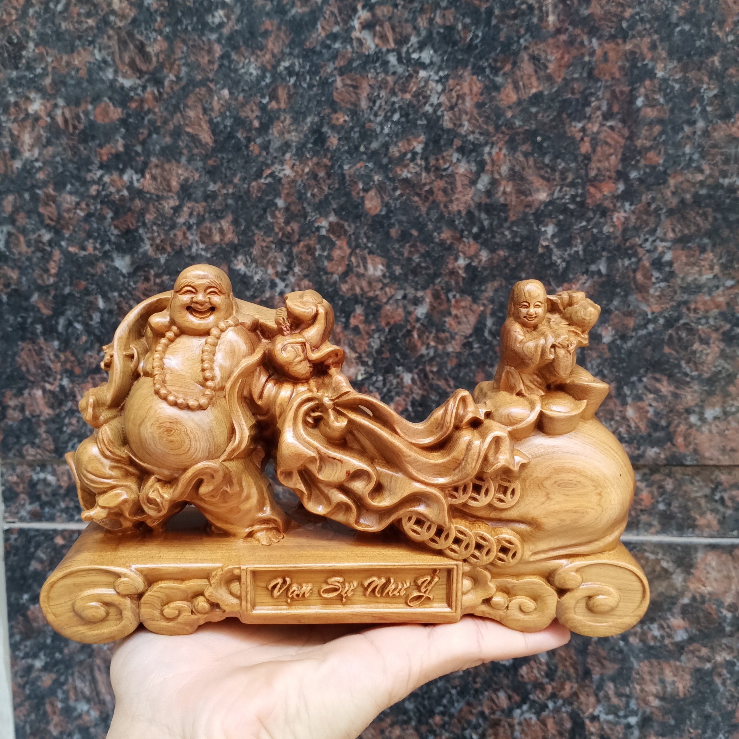 Tượng Di lặc kéo bao tiền gỗ bách xanh thơm đế vạn sự như ý