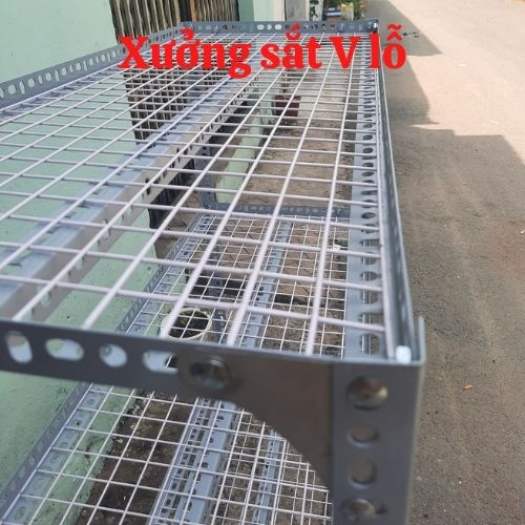 kệ vỉ sắt v lỗ 3 tầng ( khổ Cao 100cm x R 30cm x Dài 100cm).kệ đa năng dạng vỉ