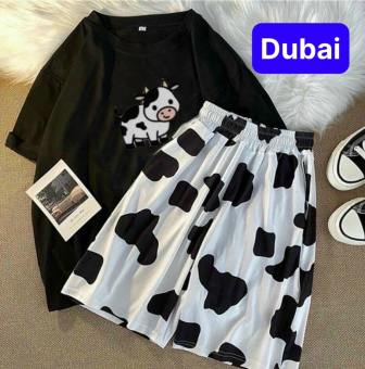 SET BỘ ĐỒ NAM NỮ BÒ SỮA MOO HOẠT HÌNH - PHỐI QUẦN ĐÙI BÒ SỮA MẶC ĐI CHƠI ĐI LÀM ĐỀU ĐƯỢC - DUBAI FASHION
