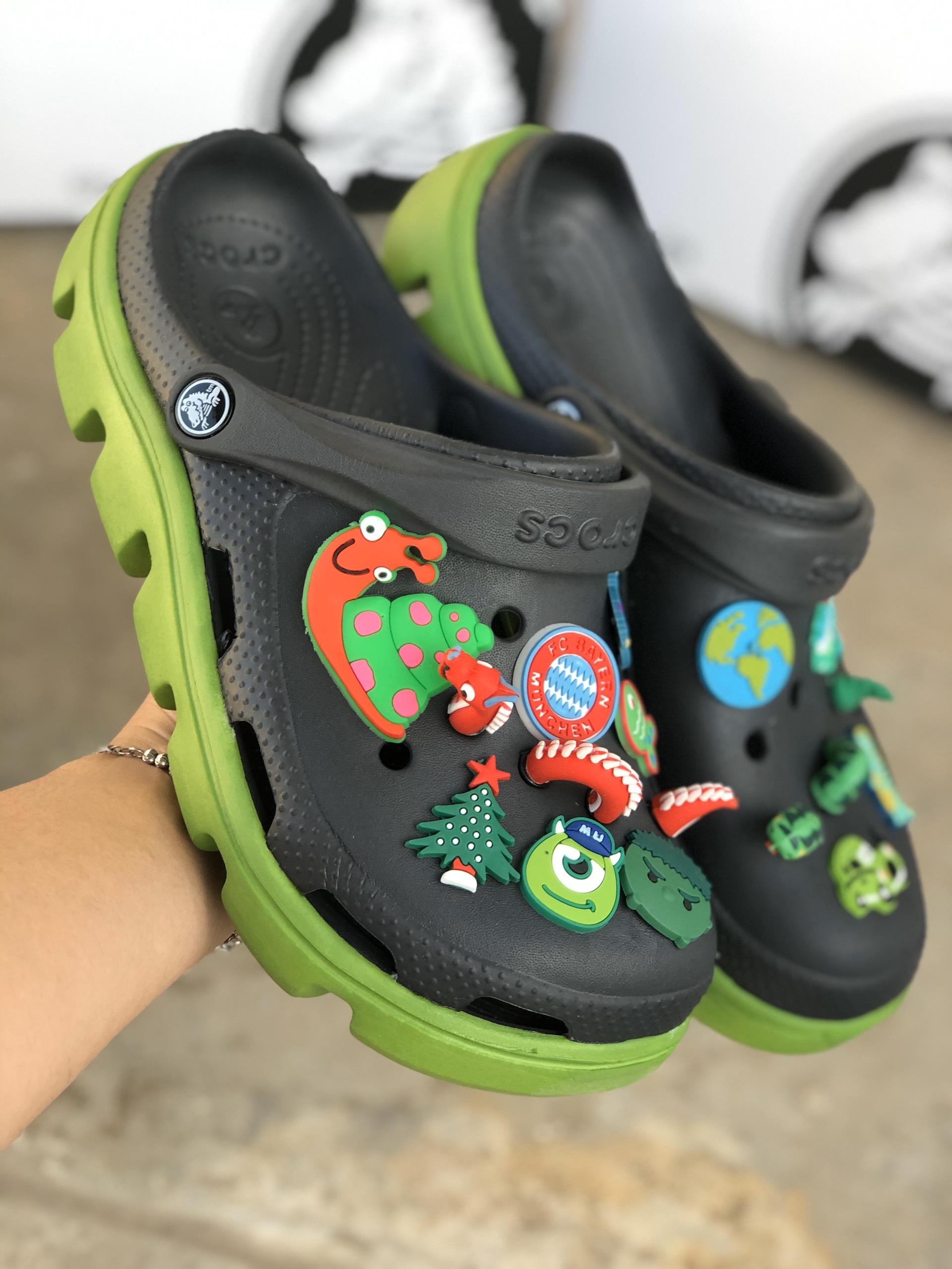 DÉP QUAI NGANG CROCS DUET ĐEN ĐẾ XANH LỤC - ZAHA - dép cá sấu - dép crocs - dép sục - dép nam - dép nữ - dép quai hậu nữ - dép cross - dép sandal nữ - dép quai hậu nam - dép quai hậu - dép cặp