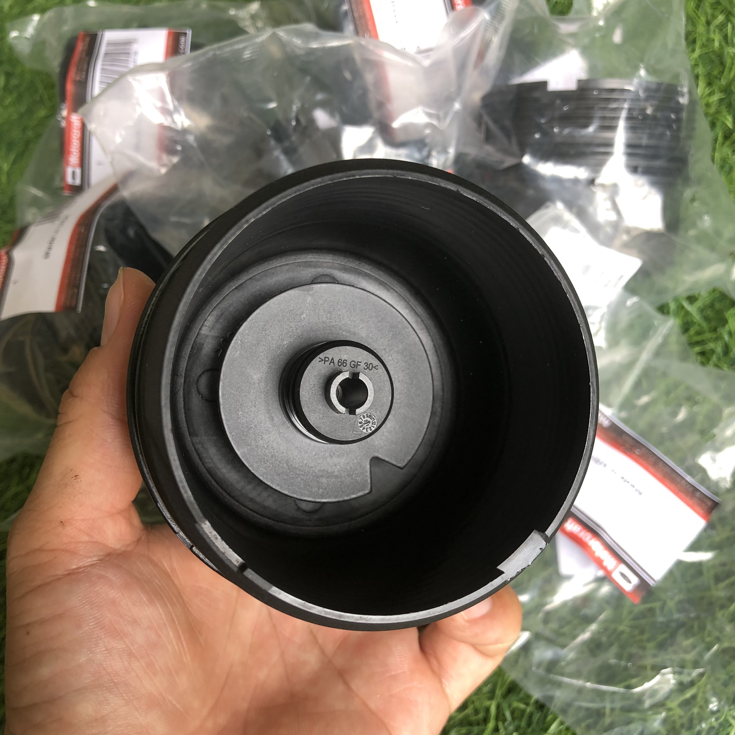 [HCM]Đế lọc nhớt nắp lọc nhớt Ford Transit đời 2008-2020