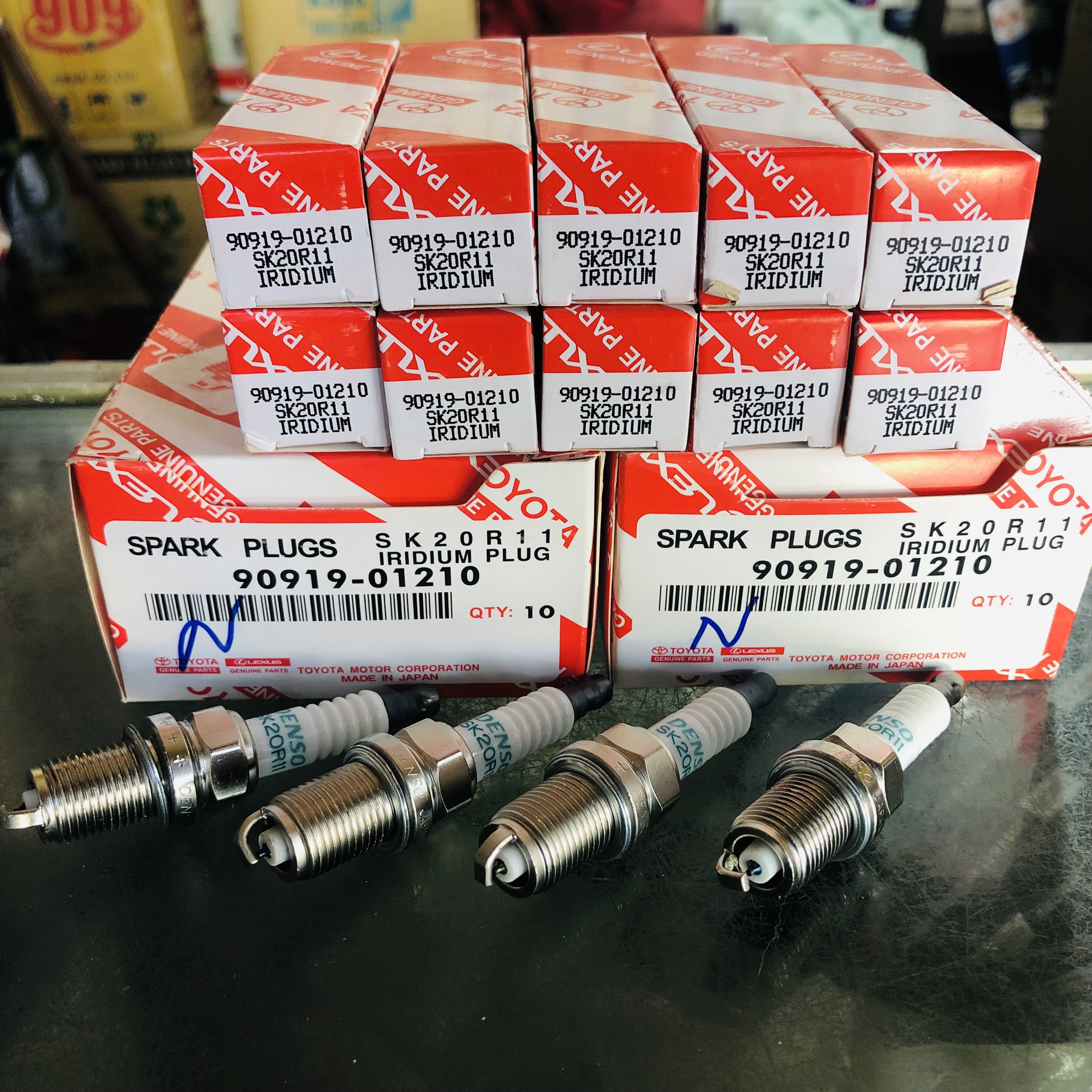 BỘ 4 BUGI ĐÁNH LỬA DENSO REN 14 CHÂN NGẮN, SỬ DỤNG CÁC DÒNG HYUNDAI KIA SUZUKI DAEWOO TOYOTA ĐỜI CŨ
