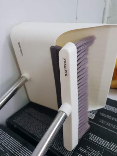 ETM465 – Bộ chổi quét nhà Lock&Lock, cây chổi 28x83cm, dụng cụ hốt 24.5x26x95cm