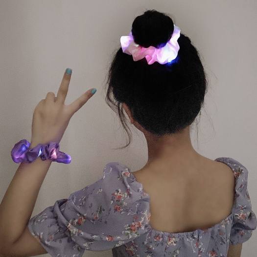 (HOT)Dây Buộc Tóc Scrunchies Phát Sáng kiểu Hàn Quốc Siêu Cute Bằng VảiCó Đèn Led Phát Sáng Trong Đêm Siêu Đẹp Dây Thun Co Giãn