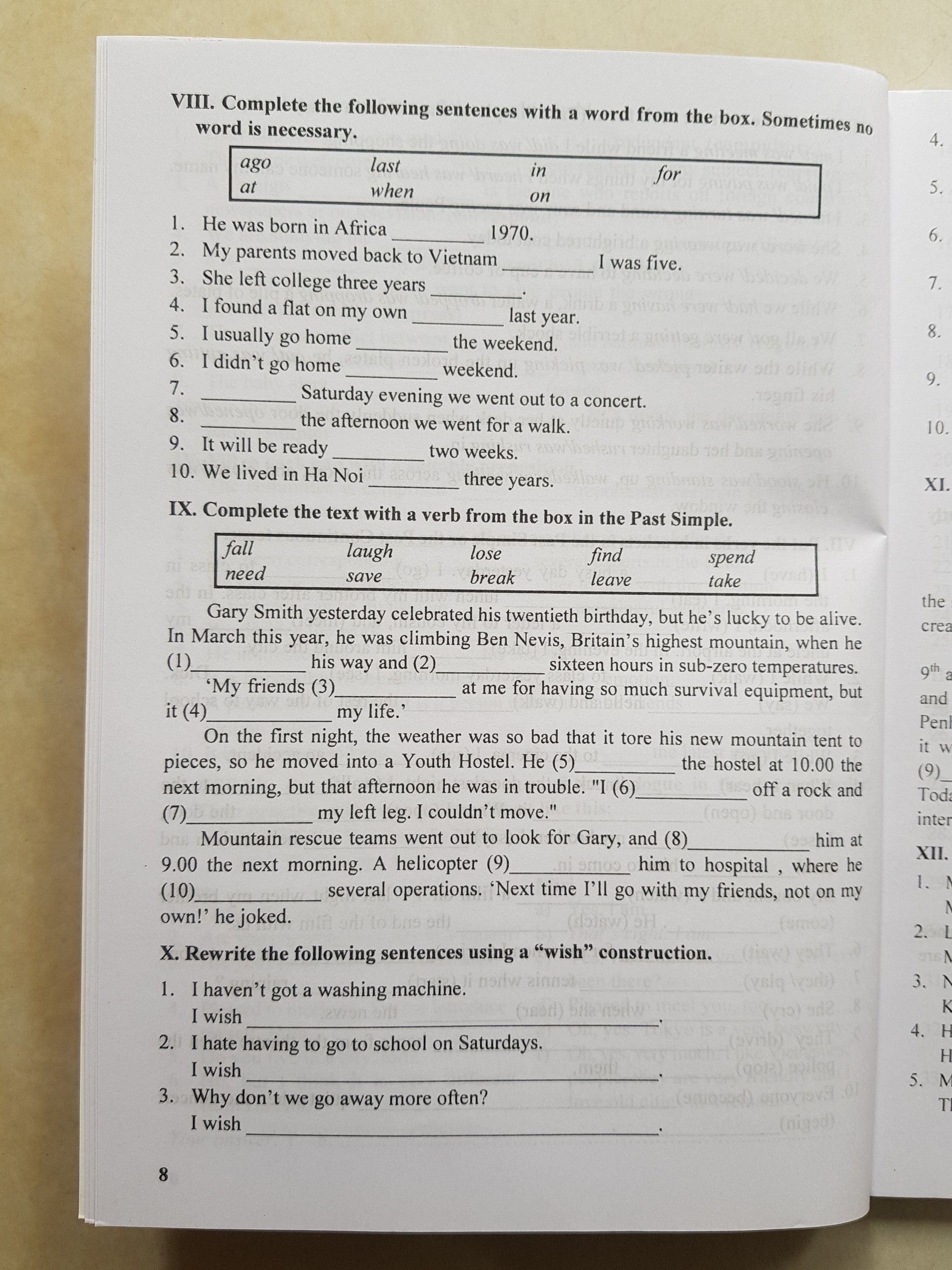 Sách - Bài tập tiếng anh 9 Pearson không đáp án - Lưu Hoằng Trí