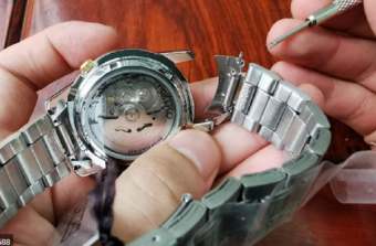 dụng cụ tháo lắp dây đồng hồ bằng thép loại 1