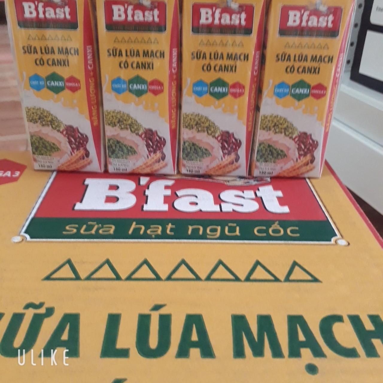 Thùng sữa lúa mạch Bfast hộp 180 ml