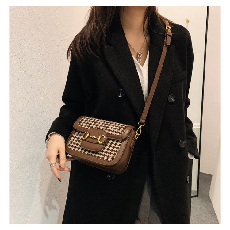 Túi xách nữ đeo chéo kẻ dạ sp 177
